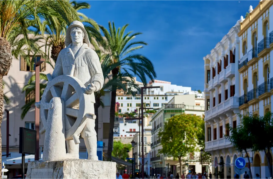 Matrosenstatue in der Stadt Ibiza