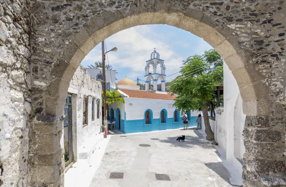 Spaziergang durch die Straßen des Dorfes Emporios in Nisyros