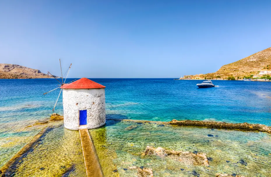Windmühle am Meer im Dorf Agia Marina, Leros
